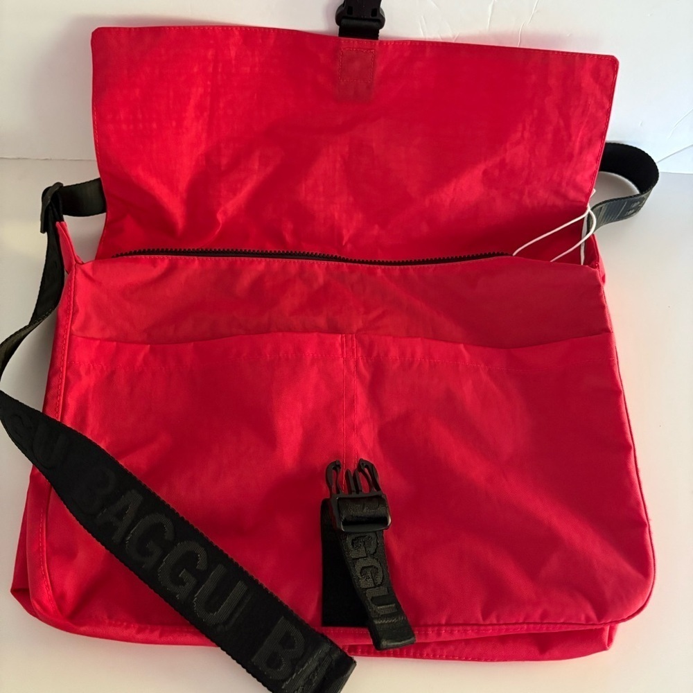 NWT BAGGU Nylon Messenger Bag - Picture 8 of 13